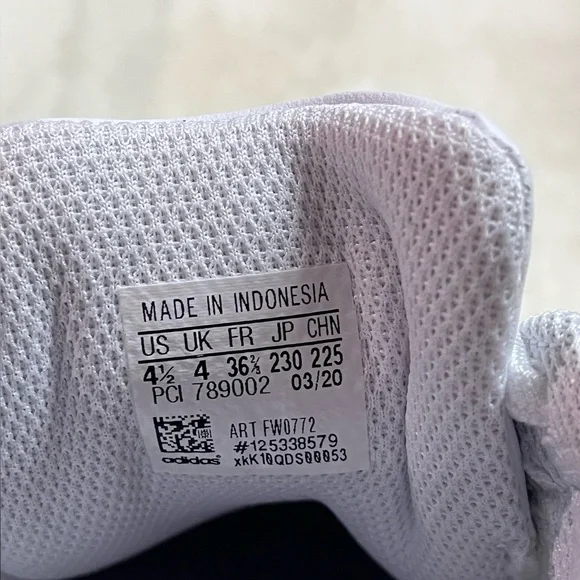 Kids Adidas Originals Superstar Sneakers Size 4.5 US - Picture 6 of 6